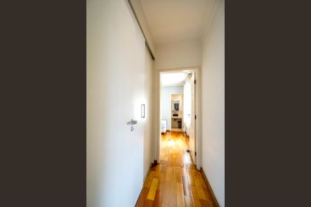 Casa à venda com 184m², 5 quartos e 3 vagas Casa à venda com 184m², 5 quartos e 3 vagasCorredor dos quartos