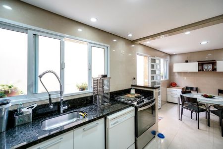 Casa à venda com 184m², 5 quartos e 3 vagas Casa à venda com 184m², 5 quartos e 3 vagasCozinha