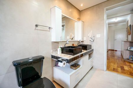 Casa à venda com 184m², 5 quartos e 3 vagas Casa à venda com 184m², 5 quartos e 3 vagasBanheiro da suíte 05