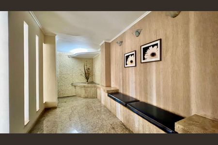 Apartamento à venda com 260m², 4 quartos e 2 vagas Apartamento à venda com 260m², 4 quartos e 2 vagasHall de entrada