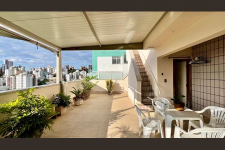 Apartamento à venda com 260m², 4 quartos e 2 vagas Apartamento à venda com 260m², 4 quartos e 2 vagasTerraço