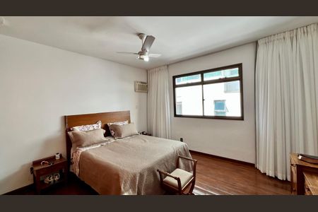 Apartamento à venda com 260m², 4 quartos e 2 vagas Apartamento à venda com 260m², 4 quartos e 2 vagasQuarto 1