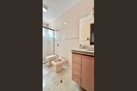 Apartamento à venda com 260m², 4 quartos e 2 vagas Apartamento à venda com 260m², 4 quartos e 2 vagasBanheiro