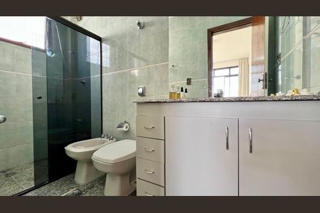 Apartamento à venda com 260m², 4 quartos e 2 vagas Apartamento à venda com 260m², 4 quartos e 2 vagasBanheiro 2