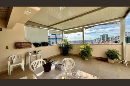 Apartamento à venda com 260m², 4 quartos e 2 vagas Apartamento à venda com 260m², 4 quartos e 2 vagasTerraço