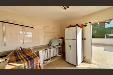 Apartamento à venda com 260m², 4 quartos e 2 vagas Apartamento à venda com 260m², 4 quartos e 2 vagasEspaço Gourmet