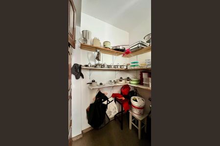 Apartamento à venda com 260m², 4 quartos e 2 vagas Apartamento à venda com 260m², 4 quartos e 2 vagasQuarto de Serviço