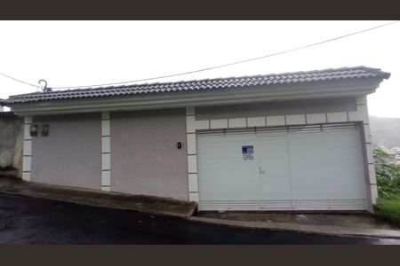 Casa de condomínio à venda com 350m², 4 quartos e 2 vagas Casa de condomínio à venda com 350m², 4 quartos e 2 vagasFachada