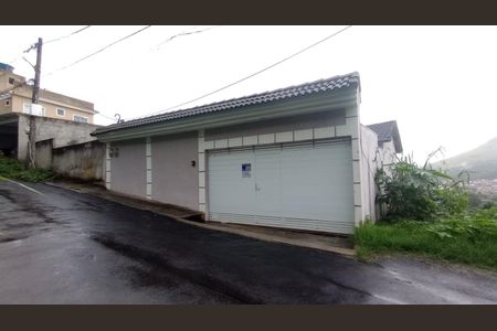 Casa de condomínio à venda com 350m², 4 quartos e 2 vagas Casa de condomínio à venda com 350m², 4 quartos e 2 vagasFachada