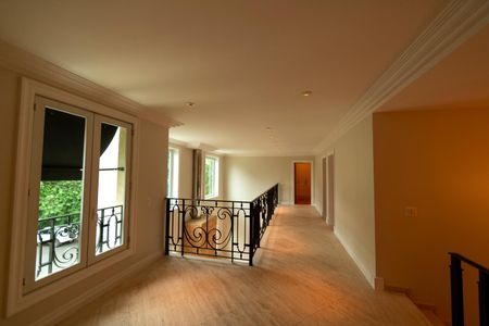 Casa de condomínio à venda com 880m², 7 quartos e 8 vagas Casa de condomínio à venda com 880m², 7 quartos e 8 vagasCorredor