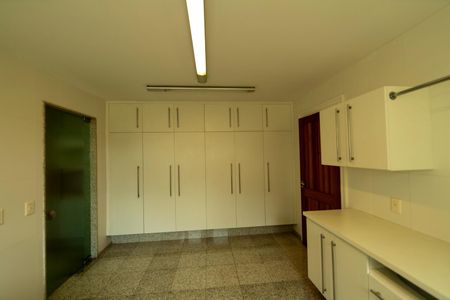 Casa de condomínio à venda com 880m², 7 quartos e 8 vagas Casa de condomínio à venda com 880m², 7 quartos e 8 vagasDispensa