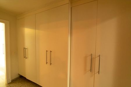 Casa de condomínio à venda com 880m², 7 quartos e 8 vagas Casa de condomínio à venda com 880m², 7 quartos e 8 vagasQuarto de Serviço