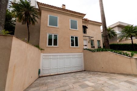 Casa de condomínio à venda com 880m², 7 quartos e 8 vagas Casa de condomínio à venda com 880m², 7 quartos e 8 vagasFachada da casa