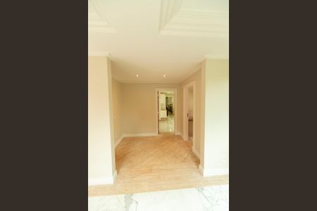 Casa de condomínio à venda com 880m², 7 quartos e 8 vagas Casa de condomínio à venda com 880m², 7 quartos e 8 vagasSaguão de entrada