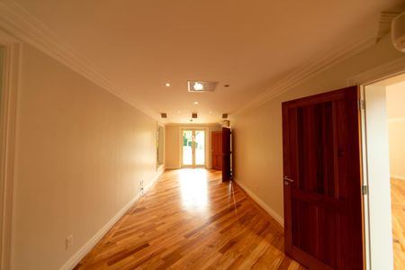 Casa de condomínio à venda com 880m², 7 quartos e 8 vagas Casa de condomínio à venda com 880m², 7 quartos e 8 vagasSala 2