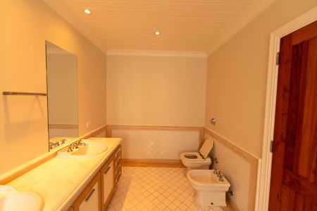 Casa de condomínio à venda com 880m², 7 quartos e 8 vagas Casa de condomínio à venda com 880m², 7 quartos e 8 vagasBanheiro da Suíte 3
