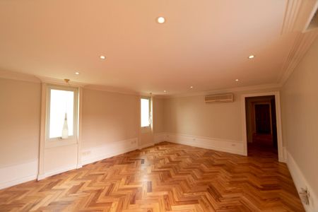 Casa de condomínio à venda com 880m², 7 quartos e 8 vagas Casa de condomínio à venda com 880m², 7 quartos e 8 vagasQuarto 1