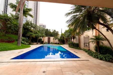 Casa de condomínio à venda com 880m², 7 quartos e 8 vagas Casa de condomínio à venda com 880m², 7 quartos e 8 vagasPiscina