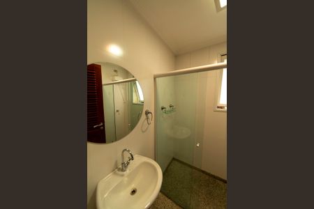 Casa de condomínio à venda com 880m², 7 quartos e 8 vagas Casa de condomínio à venda com 880m², 7 quartos e 8 vagasBanheiro de serviço