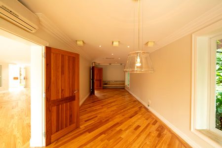 Casa de condomínio à venda com 880m², 7 quartos e 8 vagas Casa de condomínio à venda com 880m², 7 quartos e 8 vagasSala 2