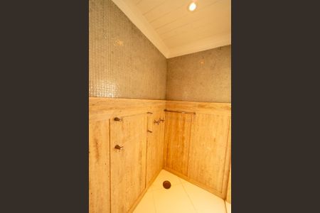 Casa de condomínio à venda com 880m², 7 quartos e 8 vagas Casa de condomínio à venda com 880m², 7 quartos e 8 vagasBanheiro da Suíte 2