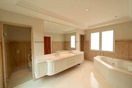 Casa de condomínio à venda com 880m², 7 quartos e 8 vagas Casa de condomínio à venda com 880m², 7 quartos e 8 vagasBanheiro da Suíte 2