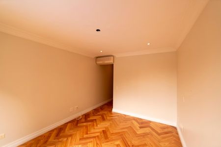 Casa de condomínio à venda com 880m², 7 quartos e 8 vagas Casa de condomínio à venda com 880m², 7 quartos e 8 vagasSuíte 4