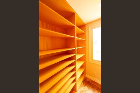 Casa de condomínio à venda com 880m², 7 quartos e 8 vagas Casa de condomínio à venda com 880m², 7 quartos e 8 vagasCloset do Quarto 1