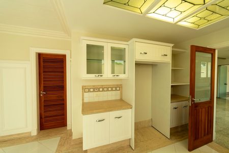 Casa de condomínio à venda com 880m², 7 quartos e 8 vagas Casa de condomínio à venda com 880m², 7 quartos e 8 vagasCozinha