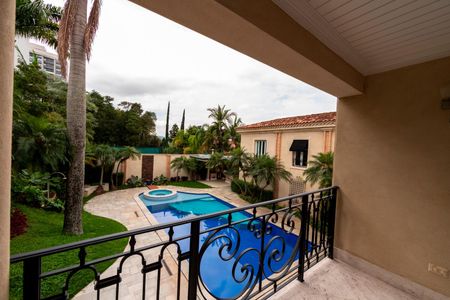 Casa de condomínio à venda com 880m², 7 quartos e 8 vagas Casa de condomínio à venda com 880m², 7 quartos e 8 vagasVaranda da Suíte 5