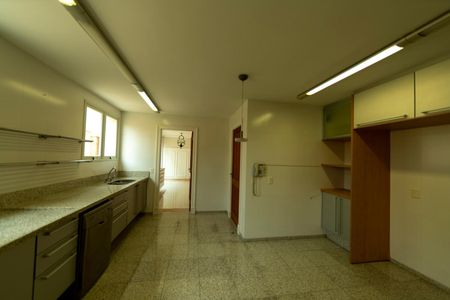 Casa de condomínio à venda com 880m², 7 quartos e 8 vagas Casa de condomínio à venda com 880m², 7 quartos e 8 vagasCozinha