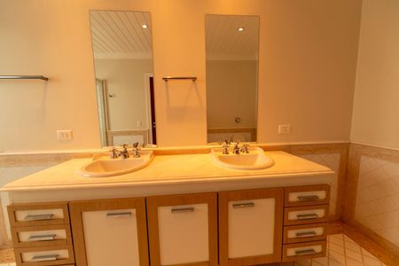 Casa de condomínio à venda com 880m², 7 quartos e 8 vagas Casa de condomínio à venda com 880m², 7 quartos e 8 vagasBanheiro da Suíte 3