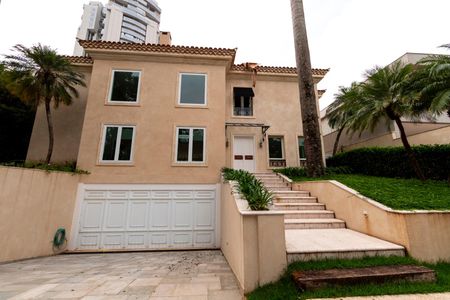 Casa de condomínio à venda com 880m², 7 quartos e 8 vagas Casa de condomínio à venda com 880m², 7 quartos e 8 vagasFachada da casa