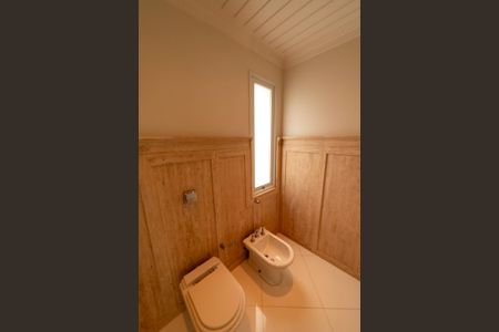 Casa de condomínio à venda com 880m², 7 quartos e 8 vagas Casa de condomínio à venda com 880m², 7 quartos e 8 vagasBanheiro da Suíte 2