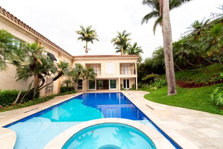 Casa de condomínio à venda com 880m², 7 quartos e 8 vagas Casa de condomínio à venda com 880m², 7 quartos e 8 vagasPiscina