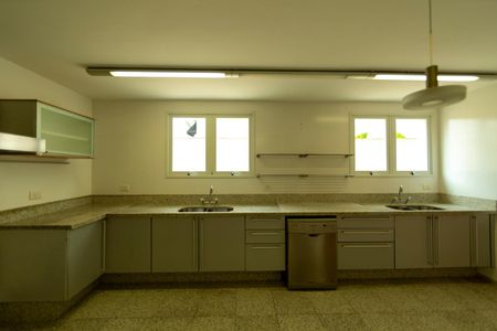 Casa de condomínio à venda com 880m², 7 quartos e 8 vagas Casa de condomínio à venda com 880m², 7 quartos e 8 vagasCozinha