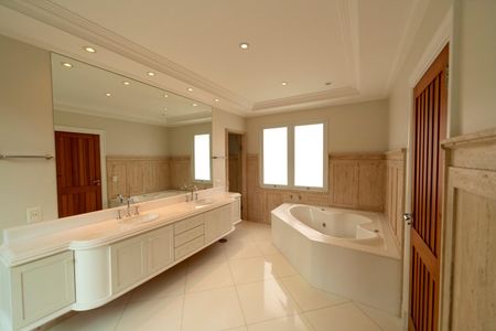 Casa de condomínio à venda com 880m², 7 quartos e 8 vagas Casa de condomínio à venda com 880m², 7 quartos e 8 vagasBanheiro da Suíte 2