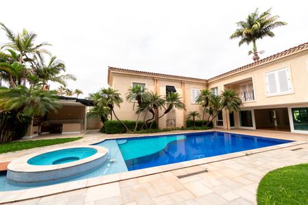 Casa de condomínio à venda com 880m², 7 quartos e 8 vagas Casa de condomínio à venda com 880m², 7 quartos e 8 vagasPiscina