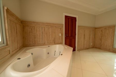 Casa de condomínio à venda com 880m², 7 quartos e 8 vagas Casa de condomínio à venda com 880m², 7 quartos e 8 vagasBanheiro da Suíte 2
