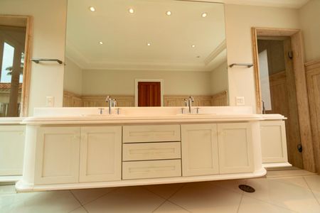 Casa de condomínio à venda com 880m², 7 quartos e 8 vagas Casa de condomínio à venda com 880m², 7 quartos e 8 vagasBanheiro da Suíte 2