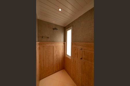 Casa de condomínio à venda com 880m², 7 quartos e 8 vagas Casa de condomínio à venda com 880m², 7 quartos e 8 vagasBanheiro da Suíte 2