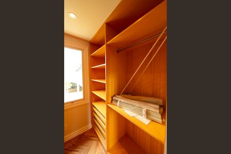 Casa de condomínio à venda com 880m², 7 quartos e 8 vagas Casa de condomínio à venda com 880m², 7 quartos e 8 vagasCloset do Quarto 1