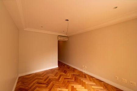 Casa de condomínio à venda com 880m², 7 quartos e 8 vagas Casa de condomínio à venda com 880m², 7 quartos e 8 vagasSuíte 3