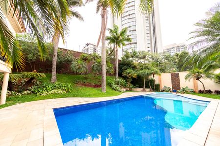 Casa de condomínio à venda com 880m², 7 quartos e 8 vagas Casa de condomínio à venda com 880m², 7 quartos e 8 vagasPiscina