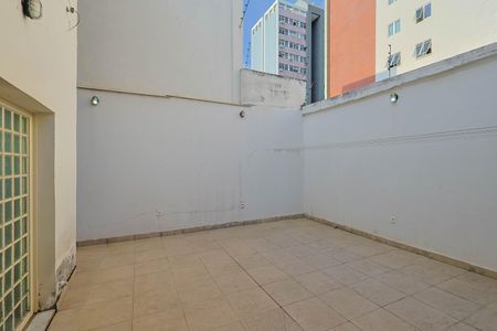 Casa à venda com 300m², 4 quartos e 1 vaga Casa à venda com 300m², 4 quartos e 1 vagaQuintal