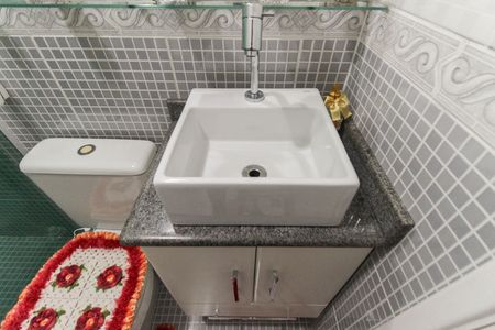 Casa à venda com 115m², 3 quartos e 1 vaga Casa à venda com 115m², 3 quartos e 1 vagaBanheiro