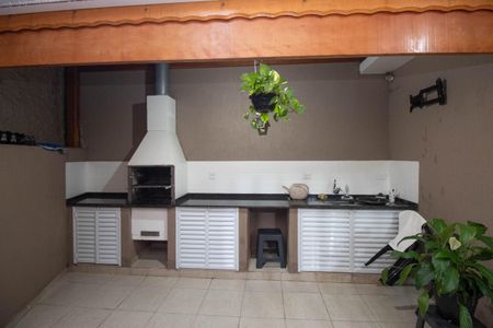 Casa à venda com 250m², 4 quartos e 2 vagas Casa à venda com 250m², 4 quartos e 2 vagasÁrea comum - Churrasqueira