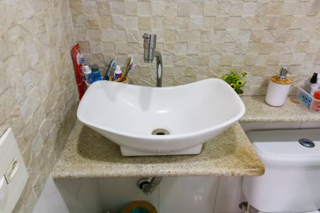 Apartamento à venda com 61m², 2 quartos e 1 vaga Apartamento à venda com 61m², 2 quartos e 1 vagaBanheiro