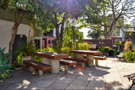 Casa de condomínio à venda com 219m², 4 quartos e 2 vagas Casa de condomínio à venda com 219m², 4 quartos e 2 vagasÁrea comum