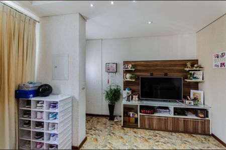 Casa à venda com 140m², 3 quartos e 2 vagas Casa à venda com 140m², 3 quartos e 2 vagasSala